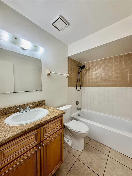For Rent: $1,400 (2 beds, 1 baths, 864 Square Feet)