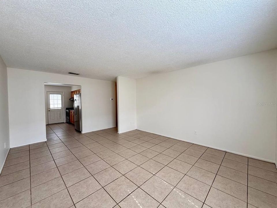 For Rent: $1,400 (2 beds, 1 baths, 864 Square Feet)