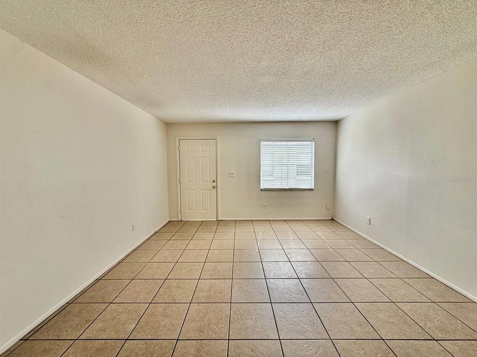 For Rent: $1,400 (2 beds, 1 baths, 864 Square Feet)