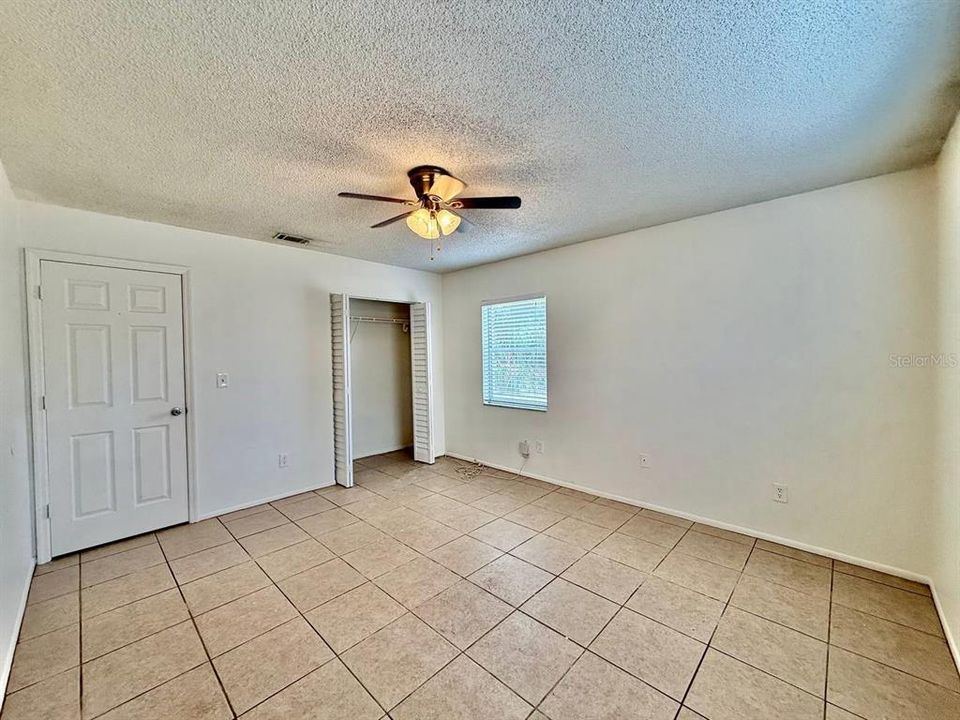 For Rent: $1,400 (2 beds, 1 baths, 864 Square Feet)