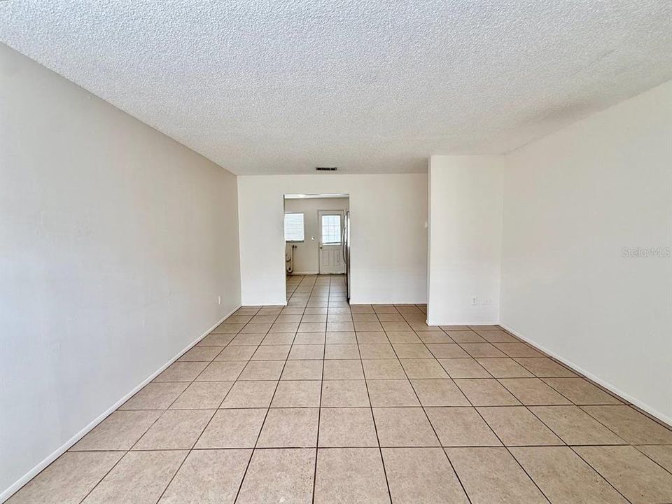 For Rent: $1,400 (2 beds, 1 baths, 864 Square Feet)