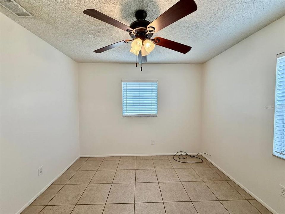 For Rent: $1,400 (2 beds, 1 baths, 864 Square Feet)
