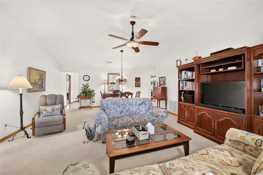 For Sale: $199,990 (3 beds, 2 baths, 1728 Square Feet)