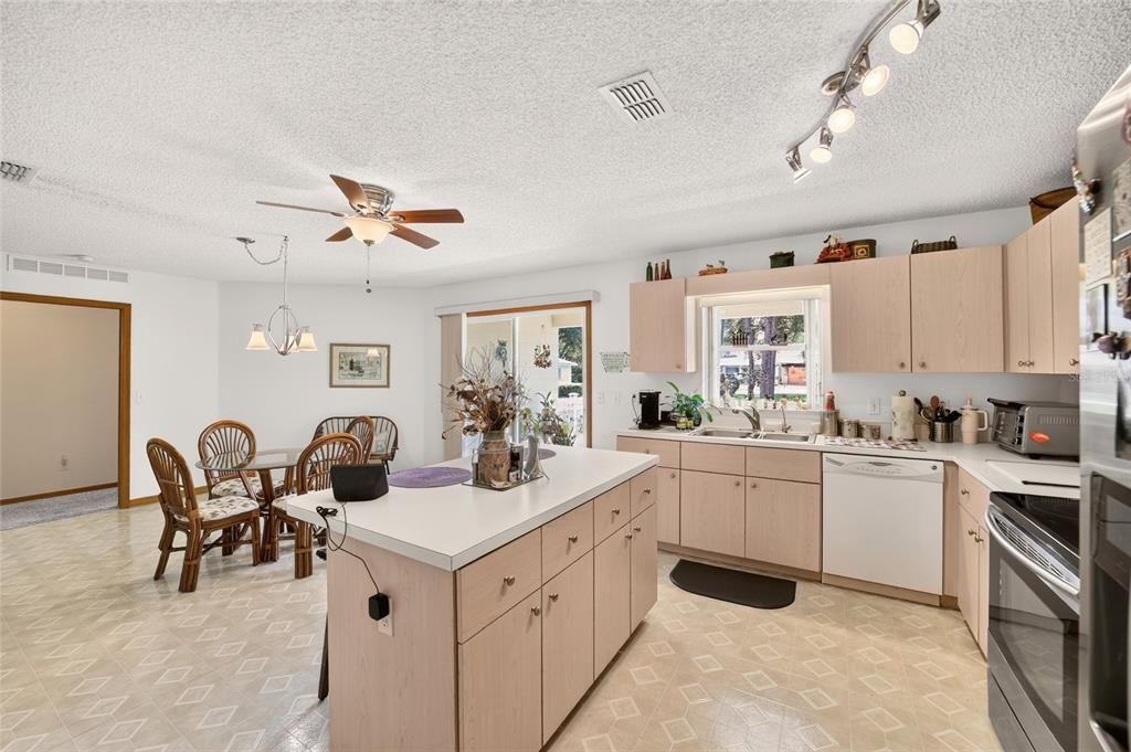 For Sale: $199,990 (3 beds, 2 baths, 1728 Square Feet)