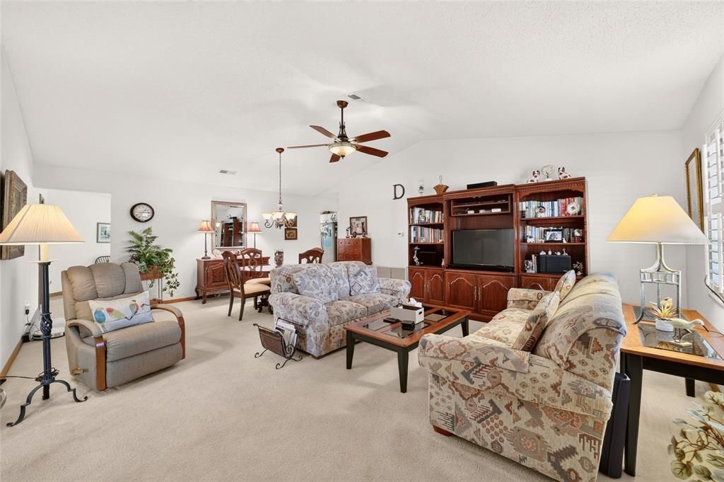 For Sale: $199,990 (3 beds, 2 baths, 1728 Square Feet)