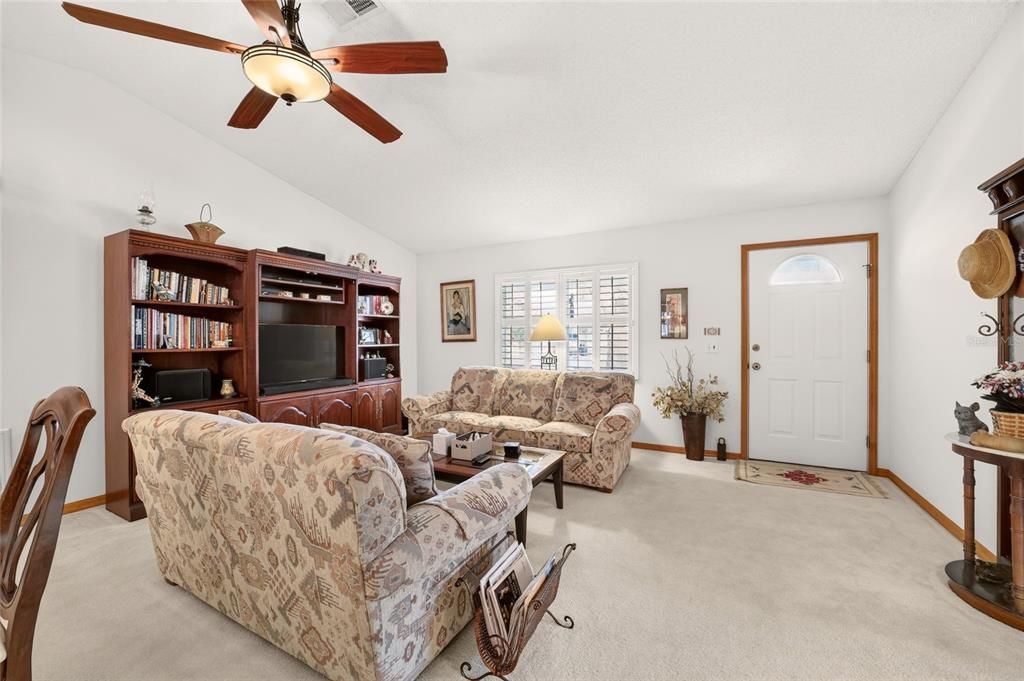 For Sale: $199,990 (3 beds, 2 baths, 1728 Square Feet)