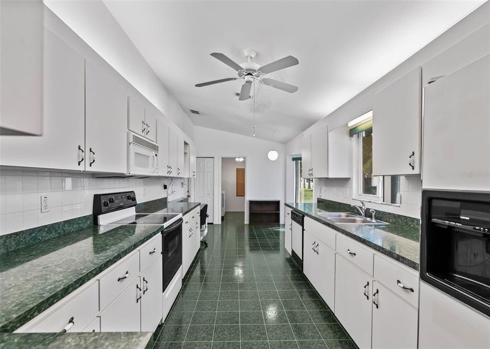 En Venta: $249,000 (2 camas, 2 baños, 1736 Pies cuadrados)