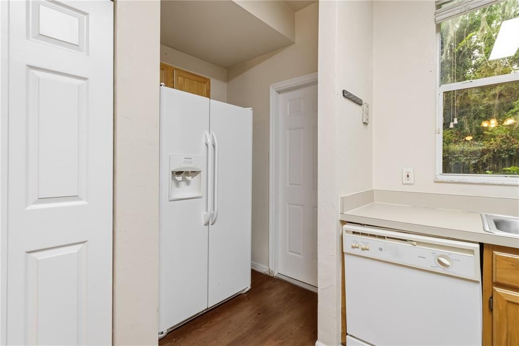 На продажу: $157,900 (2 спален, 2 ванн, 1172 Квадратных фут)