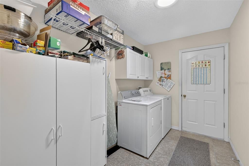 For Sale: $349,900 (3 beds, 2 baths, 1392 Square Feet)