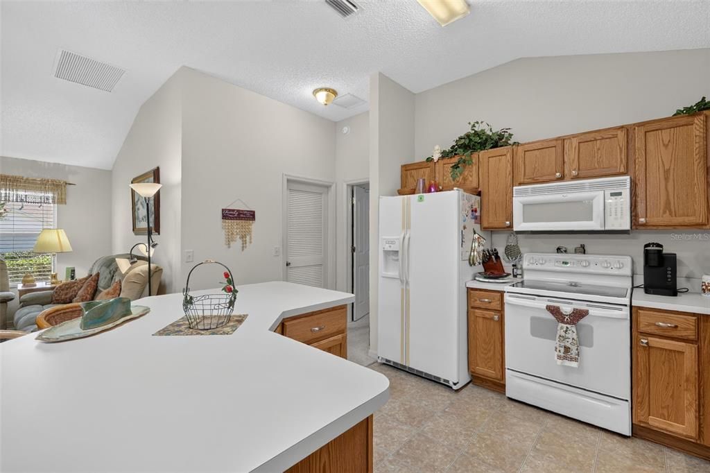 For Sale: $349,900 (3 beds, 2 baths, 1392 Square Feet)