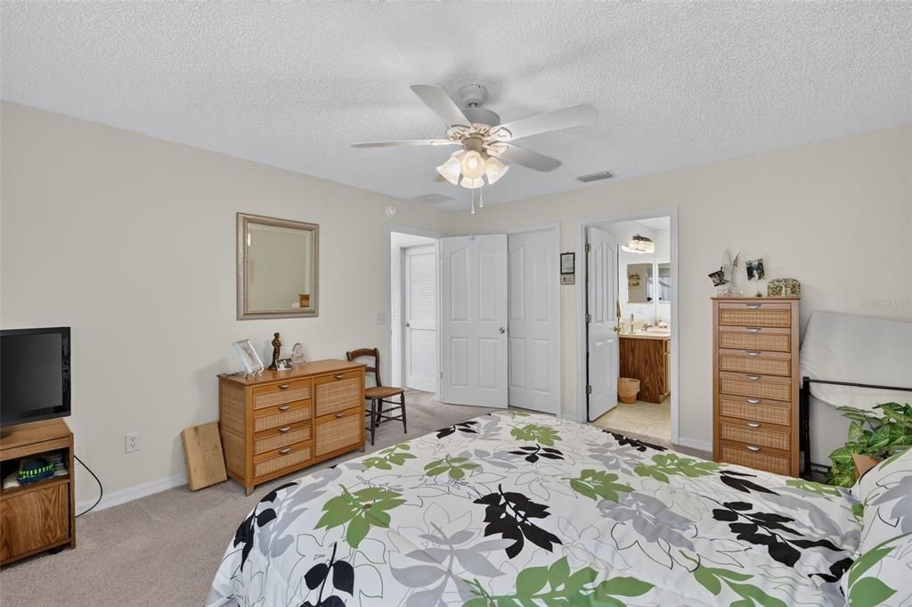 For Sale: $349,900 (3 beds, 2 baths, 1392 Square Feet)