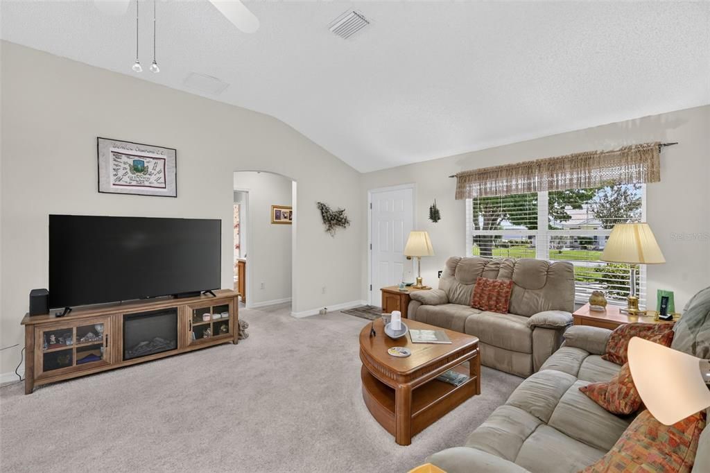 For Sale: $349,900 (3 beds, 2 baths, 1392 Square Feet)