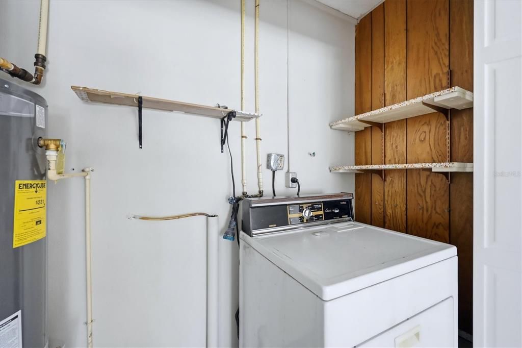 На продажу: $355,000 (3 спален, 2 ванн, 1407 Квадратных фут)