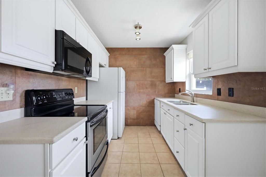 На продажу: $355,000 (3 спален, 2 ванн, 1407 Квадратных фут)