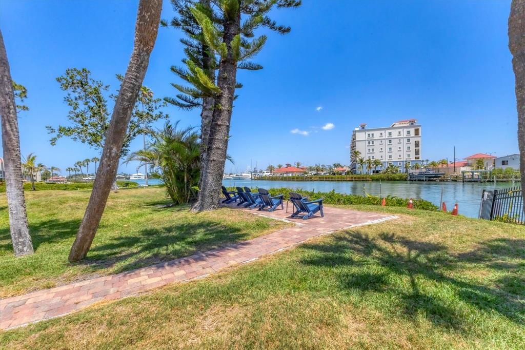 На продажу: $409,000 (2 спален, 2 ванн, 1013 Квадратных фут)