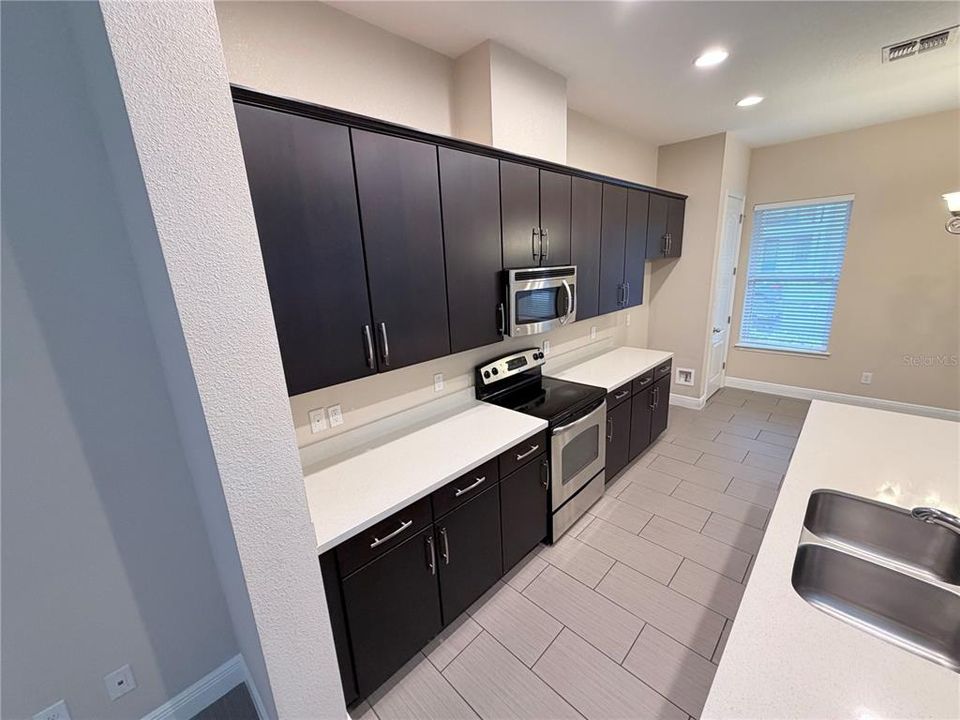 En Venta: $495,000 (3 camas, 2 baños, 1936 Pies cuadrados)