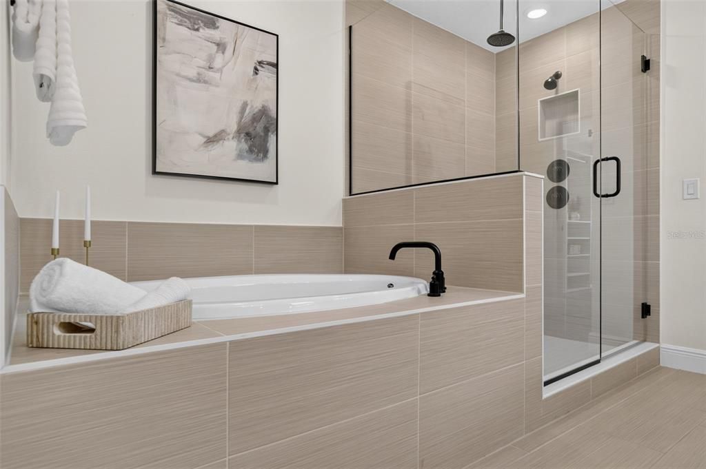 En Venta: $1,075,000 (4 camas, 3 baños, 3101 Pies cuadrados)