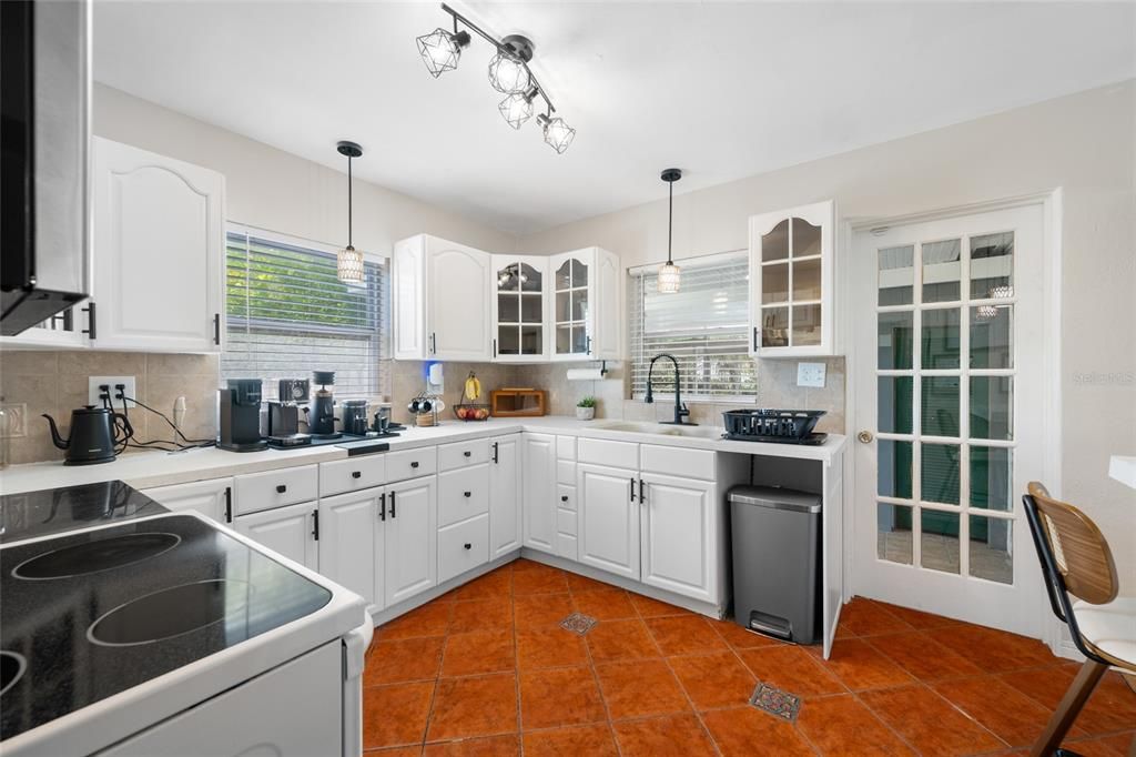 For Sale: $379,000 (2 beds, 2 baths, 1055 Square Feet)