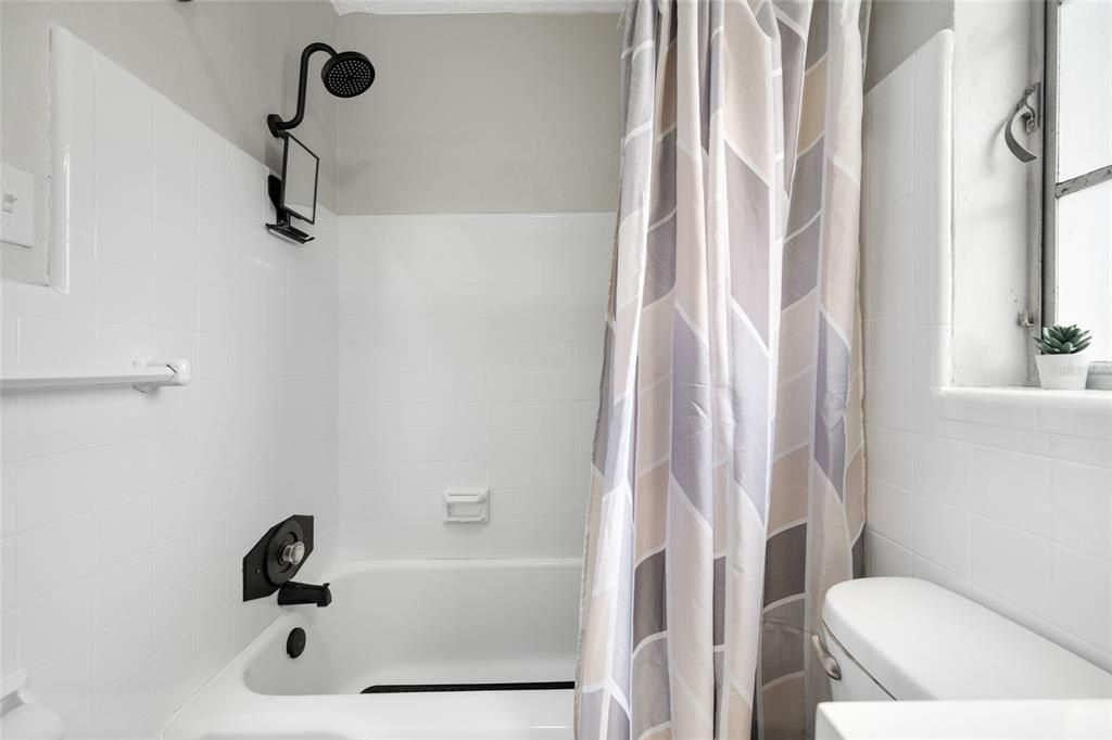 For Sale: $379,000 (2 beds, 2 baths, 1055 Square Feet)