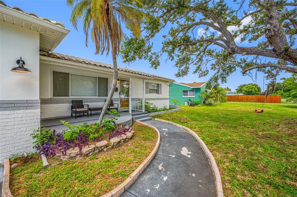 For Sale: $379,000 (2 beds, 2 baths, 1055 Square Feet)