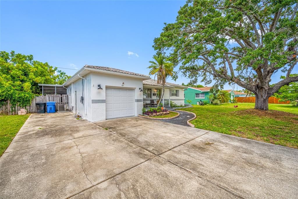 For Sale: $379,000 (2 beds, 2 baths, 1055 Square Feet)