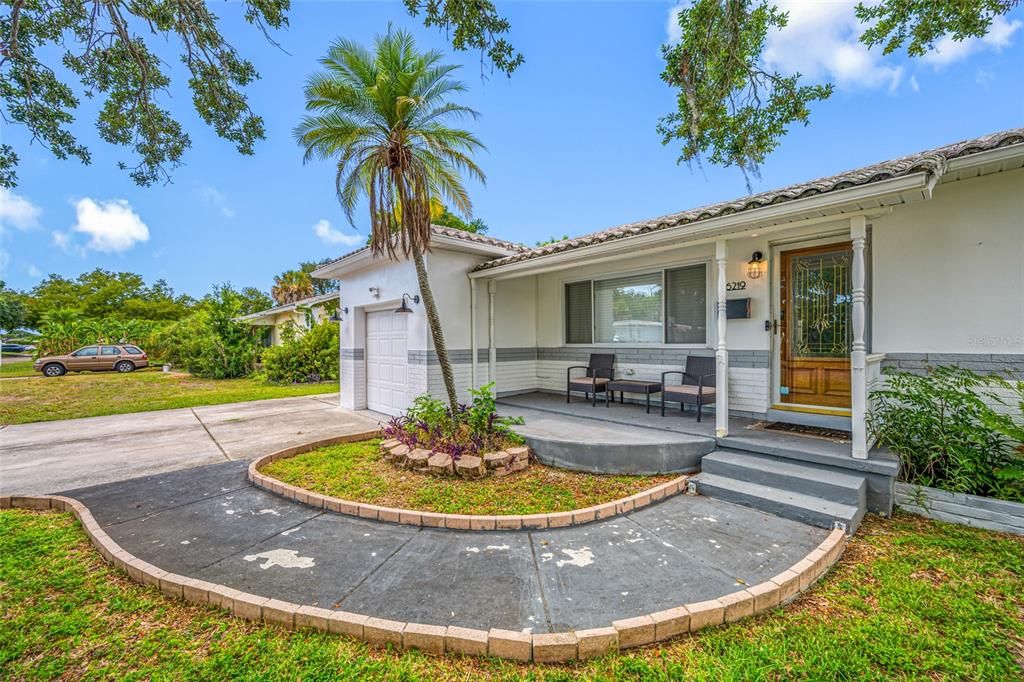 For Sale: $379,000 (2 beds, 2 baths, 1055 Square Feet)