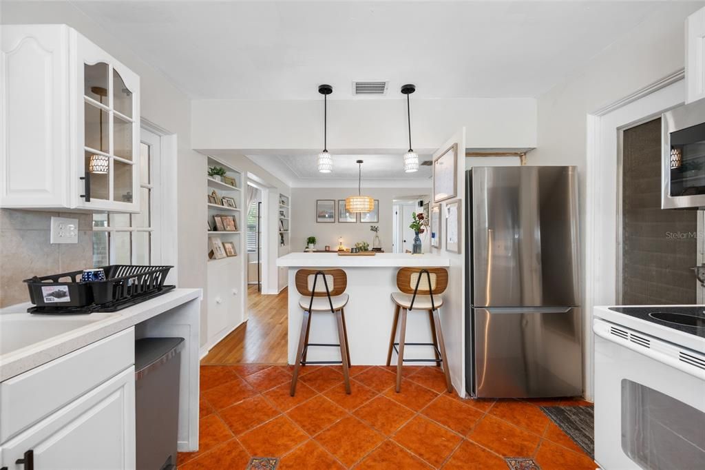 For Sale: $379,000 (2 beds, 2 baths, 1055 Square Feet)