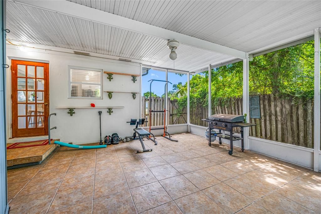 For Sale: $379,000 (2 beds, 2 baths, 1055 Square Feet)