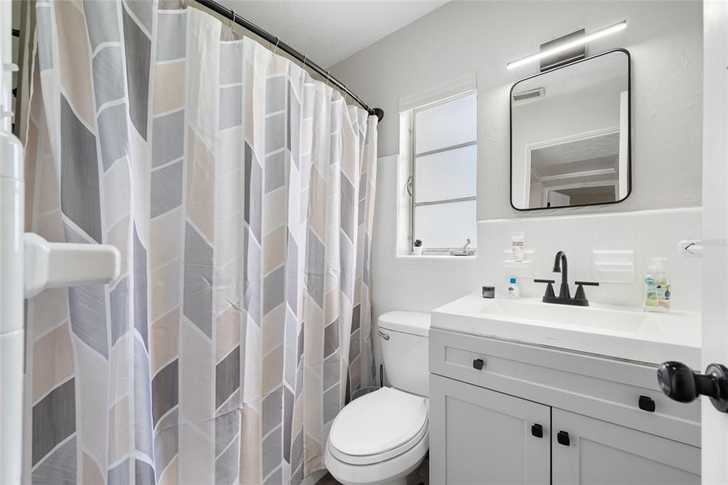For Sale: $379,000 (2 beds, 2 baths, 1055 Square Feet)