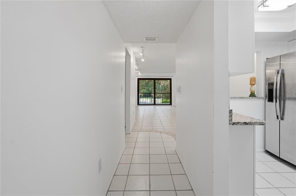 For Sale: $189,000 (2 beds, 2 baths, 1013 Square Feet)