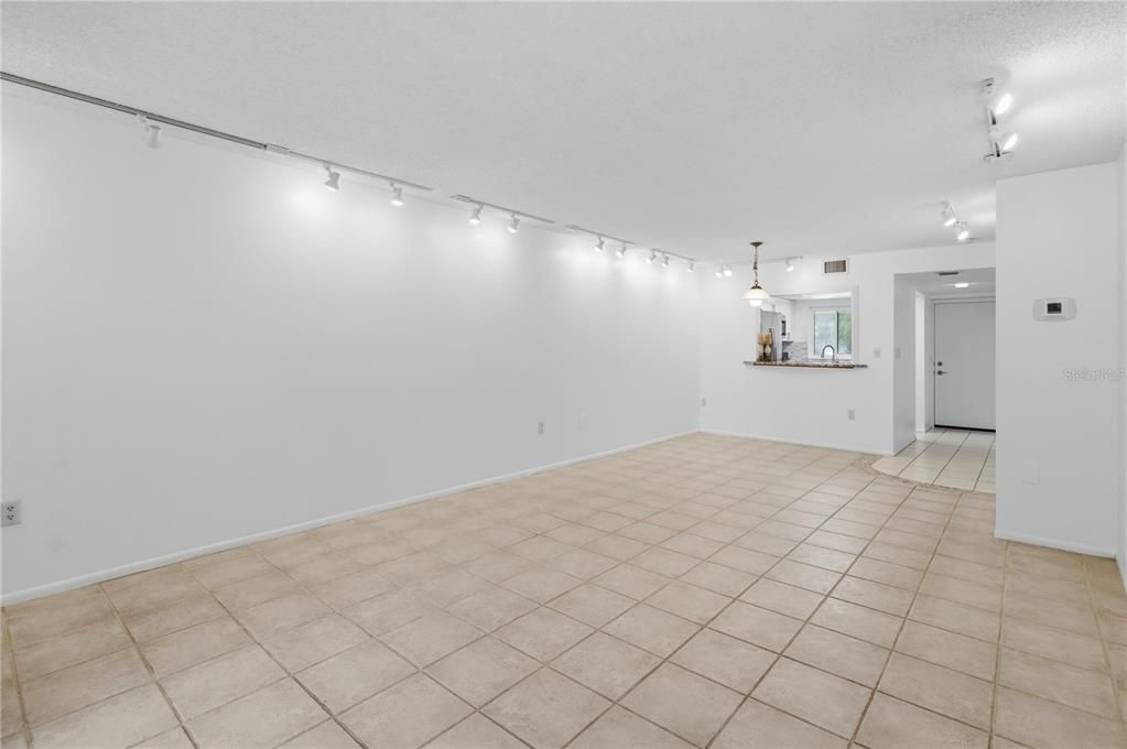 For Sale: $189,000 (2 beds, 2 baths, 1013 Square Feet)