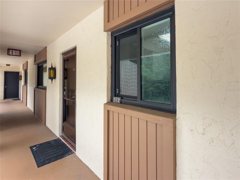 For Sale: $189,000 (2 beds, 2 baths, 1013 Square Feet)