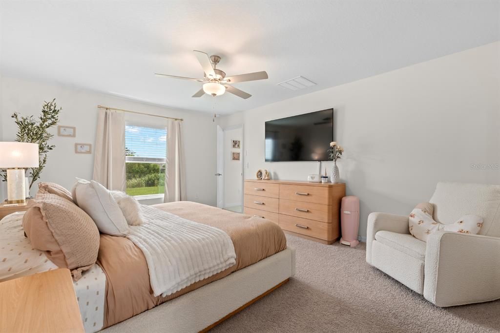 For Sale: $398,000 (4 beds, 2 baths, 1939 Square Feet)