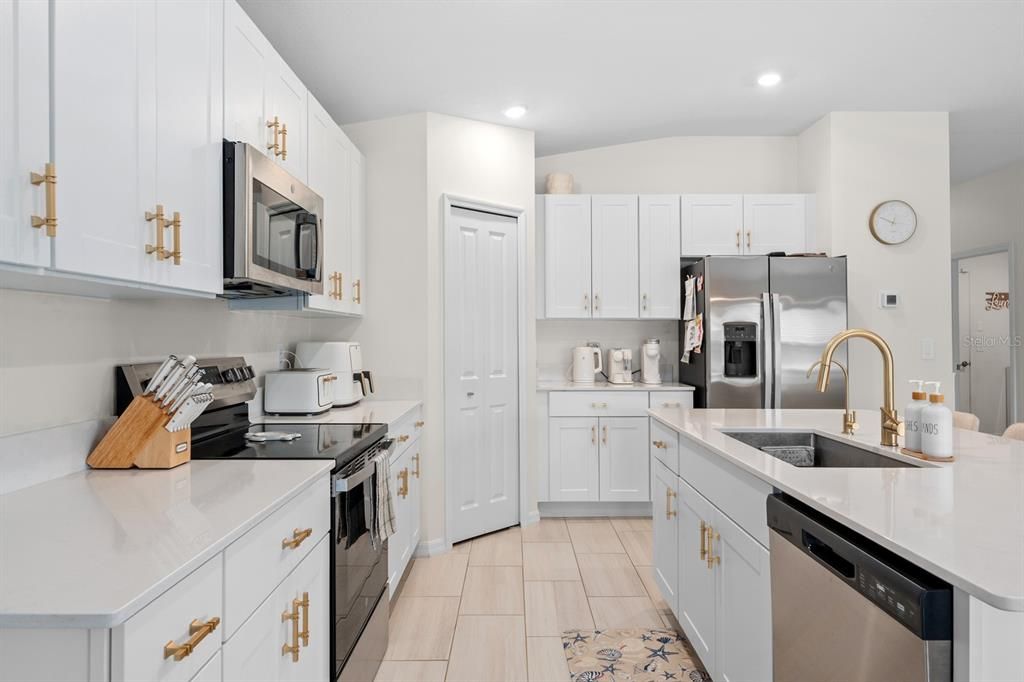 For Sale: $398,000 (4 beds, 2 baths, 1939 Square Feet)