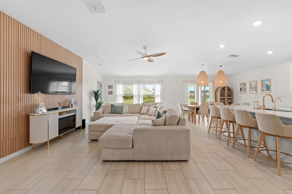 For Sale: $398,000 (4 beds, 2 baths, 1939 Square Feet)