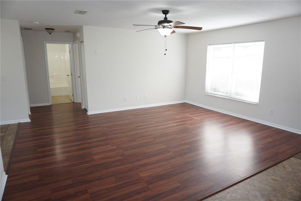 For Sale: $244,900 (3 beds, 2 baths, 1280 Square Feet)