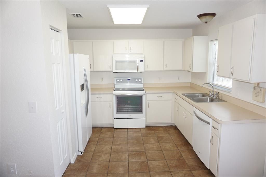 For Sale: $244,900 (3 beds, 2 baths, 1280 Square Feet)