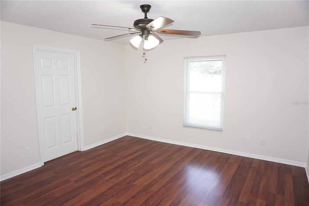For Sale: $244,900 (3 beds, 2 baths, 1280 Square Feet)