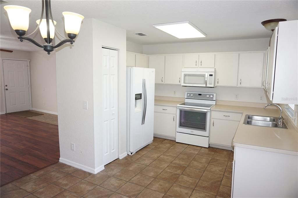 For Sale: $244,900 (3 beds, 2 baths, 1280 Square Feet)