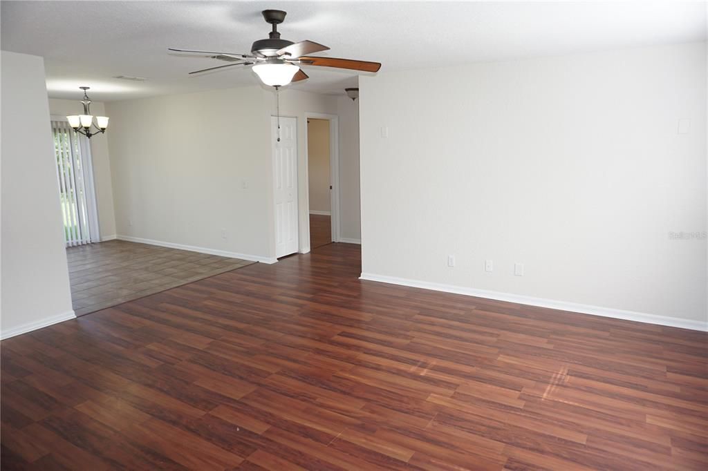 For Sale: $244,900 (3 beds, 2 baths, 1280 Square Feet)