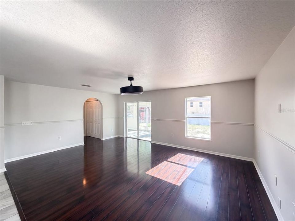 For Sale: $370,000 (5 beds, 4 baths, 3756 Square Feet)