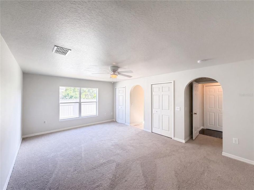 For Sale: $370,000 (5 beds, 4 baths, 3756 Square Feet)