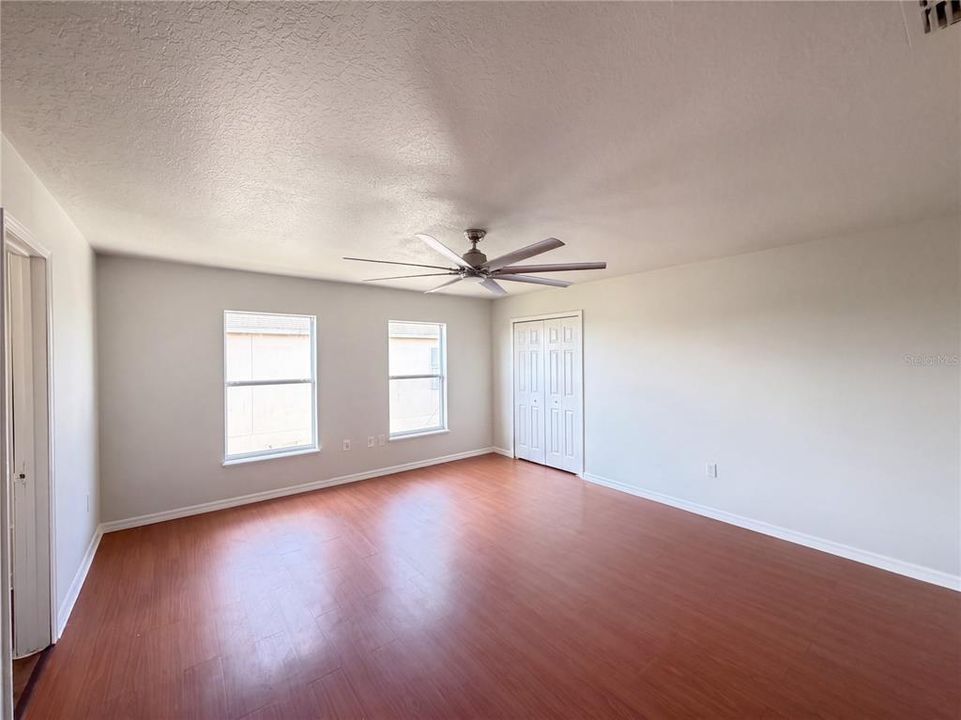 For Sale: $370,000 (5 beds, 4 baths, 3756 Square Feet)