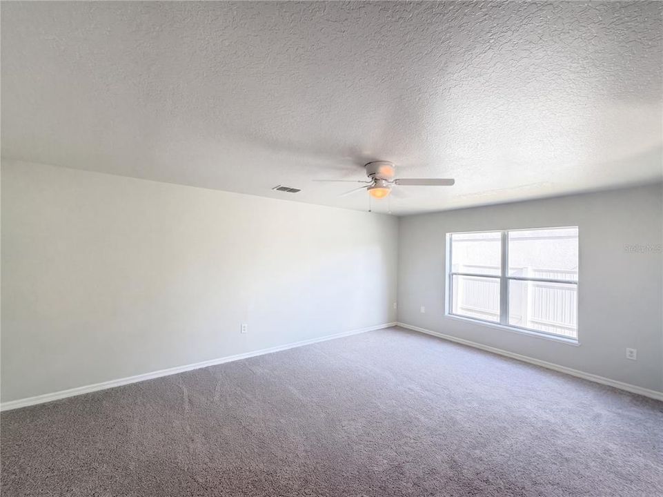 For Sale: $370,000 (5 beds, 4 baths, 3756 Square Feet)