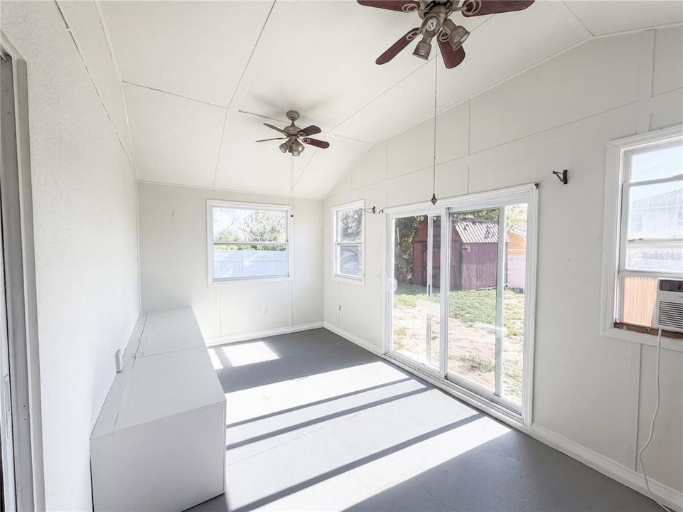 For Sale: $370,000 (5 beds, 4 baths, 3756 Square Feet)