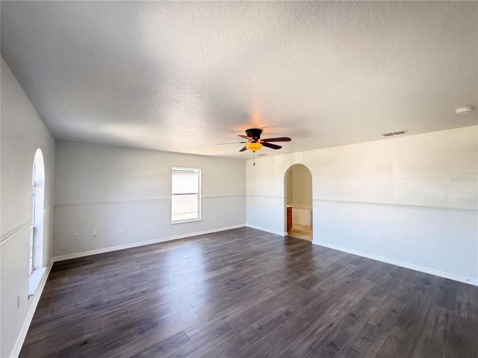 For Sale: $370,000 (5 beds, 4 baths, 3756 Square Feet)