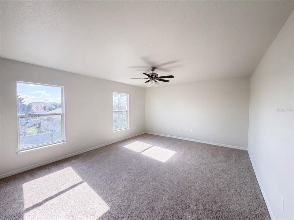 For Sale: $370,000 (5 beds, 4 baths, 3756 Square Feet)