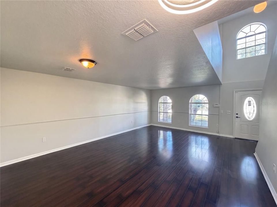 For Sale: $370,000 (5 beds, 4 baths, 3756 Square Feet)