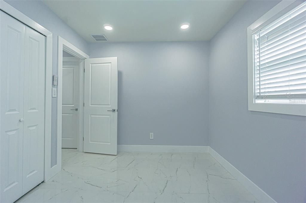 For Sale: $489,900 (3 beds, 1 baths, 912 Square Feet)