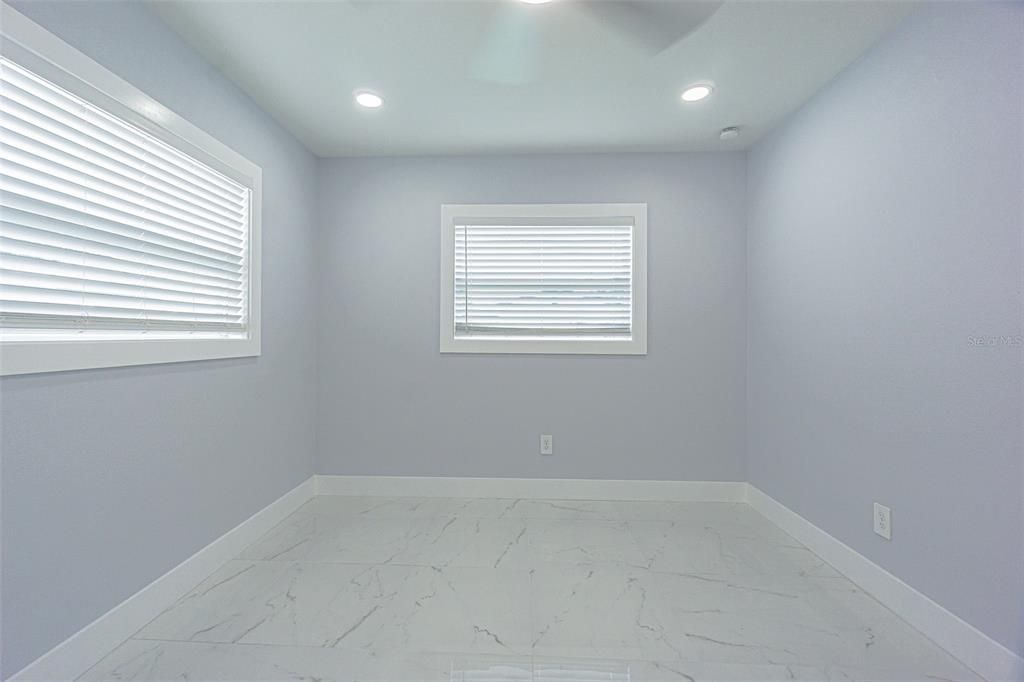 For Sale: $489,900 (3 beds, 1 baths, 912 Square Feet)